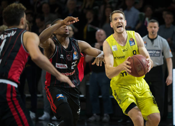 中的多名球 中的多名球